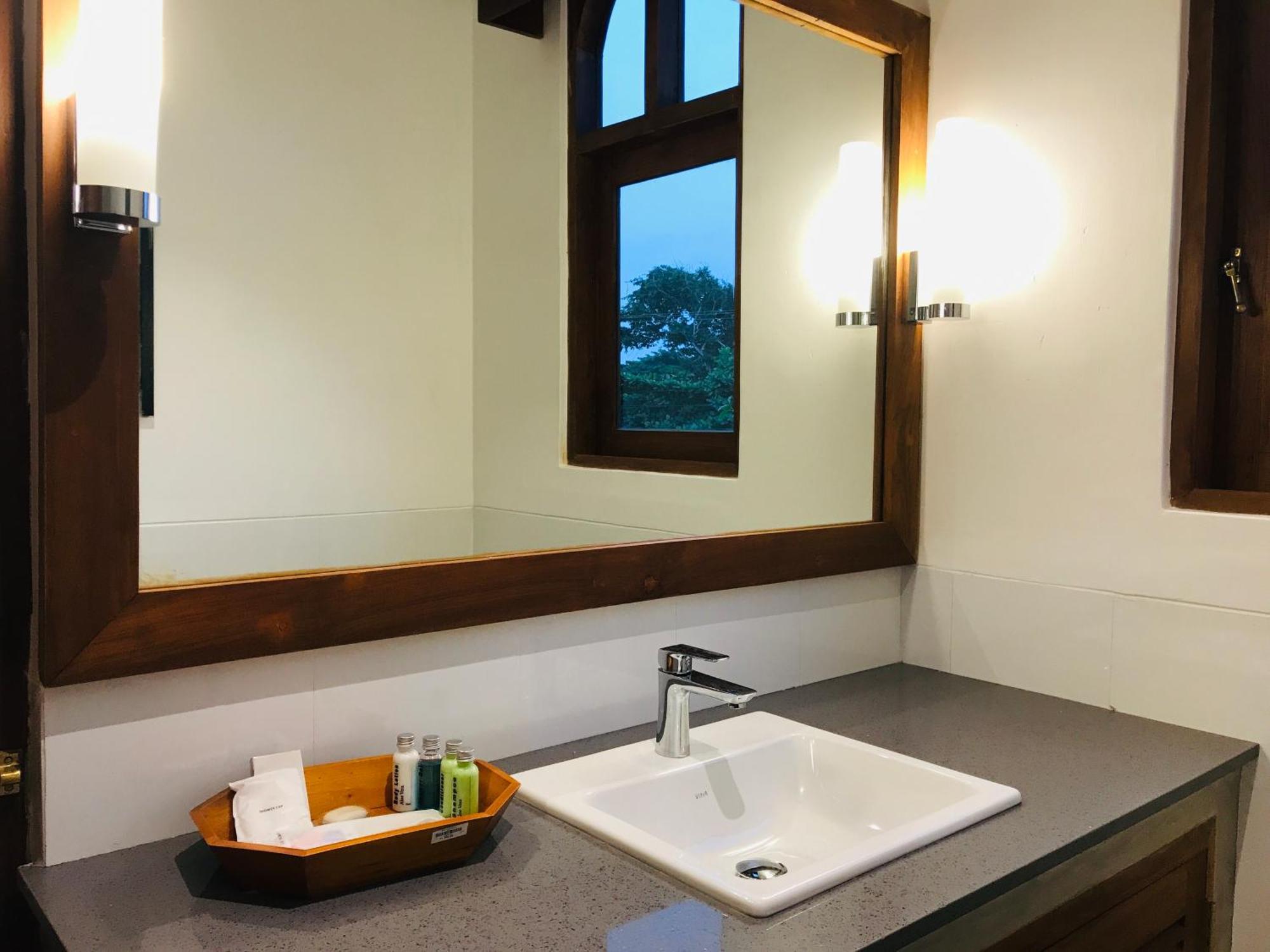 Tea Library Bed & Breakfast ฮิกคาดูวา ภายนอก รูปภาพ